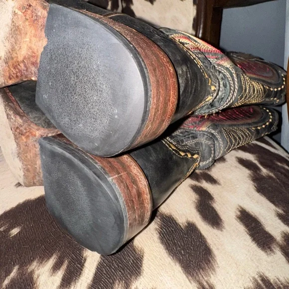 Black and Red Women’s Cowboy Boots - Picture 13 of 16